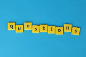 Illustration of questions and answers highlighting dual-phase men’s supplements for energy, recovery, and hormonal support. 