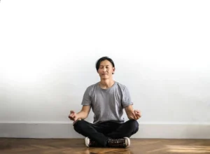 Menshealth: man meditating as part of daily stress habits, supporting focus, calmness, and lifestyle balance.