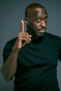 Key safety notes for supplements highlighting potential sensitivity, health advice, and important precautions for safe use