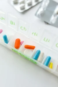 Two-phase AM and PM supplements for men that may support daily energy, vitality, hormonal balance, and overall wellness 